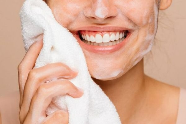 Rửa mặt chính là thứ tự đầu tiên thực hiện các bước trang điểm