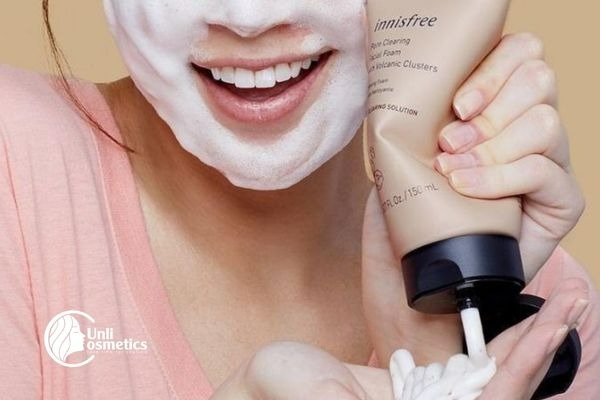 Sữa rửa mặt innisfree tro núi lửa Volcanic Clusters BHA 150g (mẫu mới)